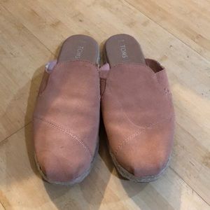 Light pink suede Toms mules
